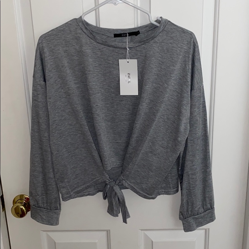 Long sleeve top.